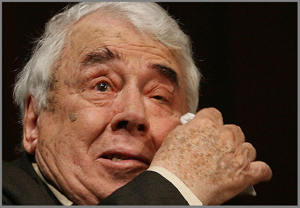 Георги Калоянчев (1925-2012) - Калоянчев с потури на бул. „Витоша“, с костюм – в Бургас