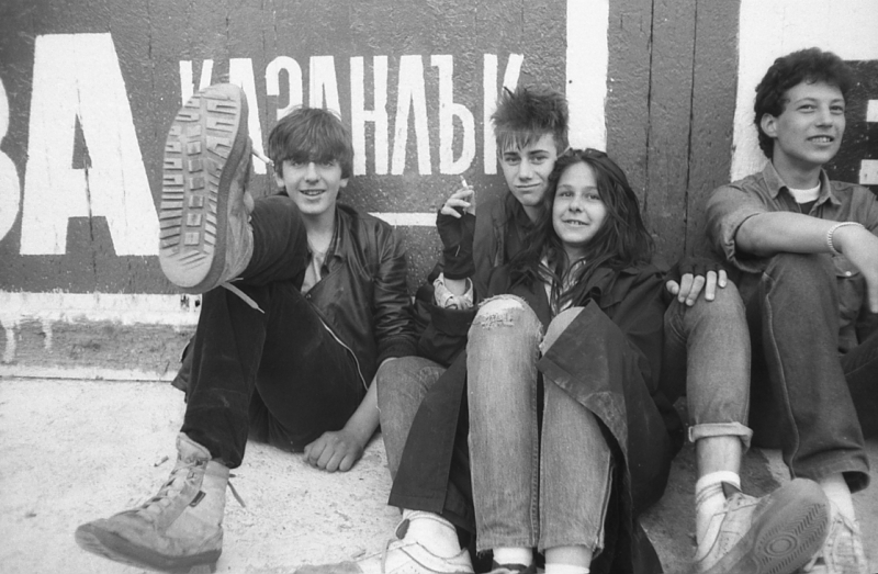 Втори Софийски Рокфест '88 (стадион Дружба). Снимка: Нели Недева-Воева - Епохално. За задния двор, цветята и епохата