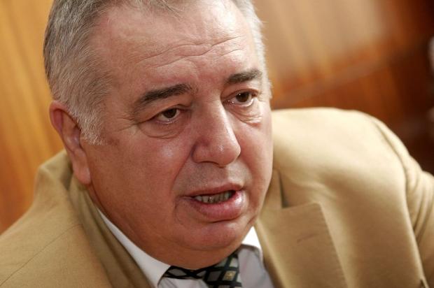 Проф. Борислав Борисов и Слави Бинев ще си разменят постовете в парламента. - Икономист от АБВ поема културата и медиите в парламента
