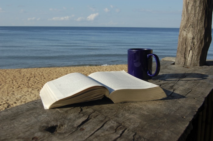 - Топ 10 на Книжен център „Гринуич“