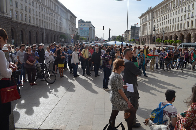 Протестът в триъгълника на властта бе рехав. Снимки: Емил Георгиев - 300 от културата на протест, къде са звездите?