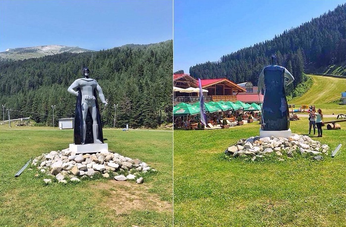 Фигурата на Батман не е паметник, а просто атракция от пластмаса, твърдят от „Юлен“ АД. Снимки: Красимир Симеонов, Фейсбук - Батман скиор на Бъндеришка поляна