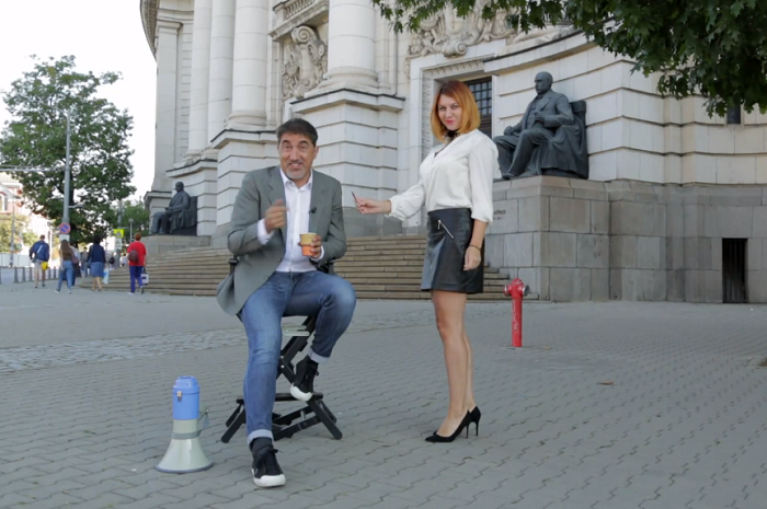 „Кампанията на телевизия „Алма Матер“ е в пълно противоречие с мисията на висшето учебно заведение, издигайки като върховна ценност бързата слава“, се казва в открито писмо на Асоциацията на европейските журналисти в България. Снимка: Стопкадър - Предизвикано от Башар Рахал: Журналистиката не е шоупрограма