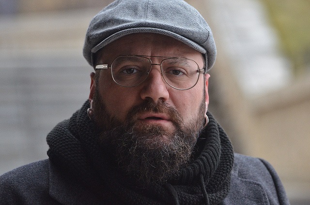 „Аз съм един нормален, обикновен човек като Вас, като всички. Просто моята работа беше свързана с това да се показвам по телевизията. Иначе съм господин Никой“, твърди Димо от група P.I.F. Снимка: Емил Л. Георгиев/Площад Славейков - Димо от P.I.F.: Всеки от нас е г-н Никой