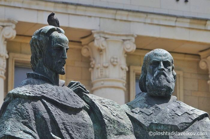 Снимка: Емил Л. Георгиев/Площад Славейков - На върха на езика ни