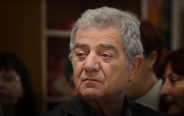 „През дългия си живот видях много моди, много стилове, много напасти, много пошлости, много сензации, много звезди и величия, но накрая винаги идва Моцарт“, казва Стефан Цанев. Снимка: Емил Л. Георгиев/Площад Славейков - Стефан Цанев: Тъжно е, че сме най-бедните в Европа, но е срамно, че сме най-глупавите