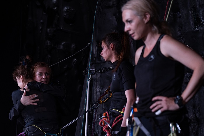 Ирини Жамбонас, Христина Караиванова, Анастасия Лютова и Каталин Старейшинска в сцена от спектакъла „Фицрой“. Снимка: МГТ „Зад канала“ - Връх по яворгърдевски