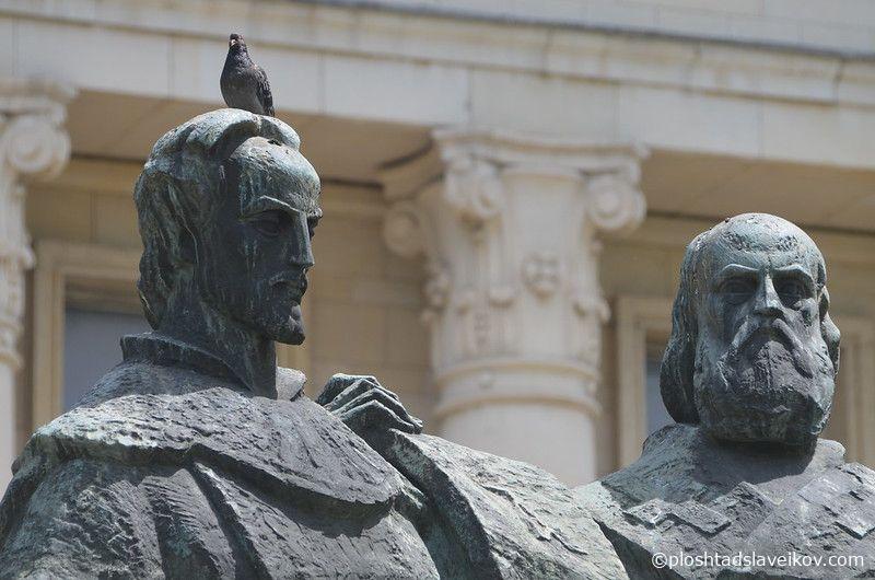 Към Министерство на външните работи да бъде създаден „Български културен институт „Св. св. Кирил и Методий“, който ще се занимава с българския език и култура зад граница, планира в своя проектозакон „Възраждане“. Снимка: Площад Славейков - Ще се глобява ли за „мерси“ след реформата на „Възраждане“?