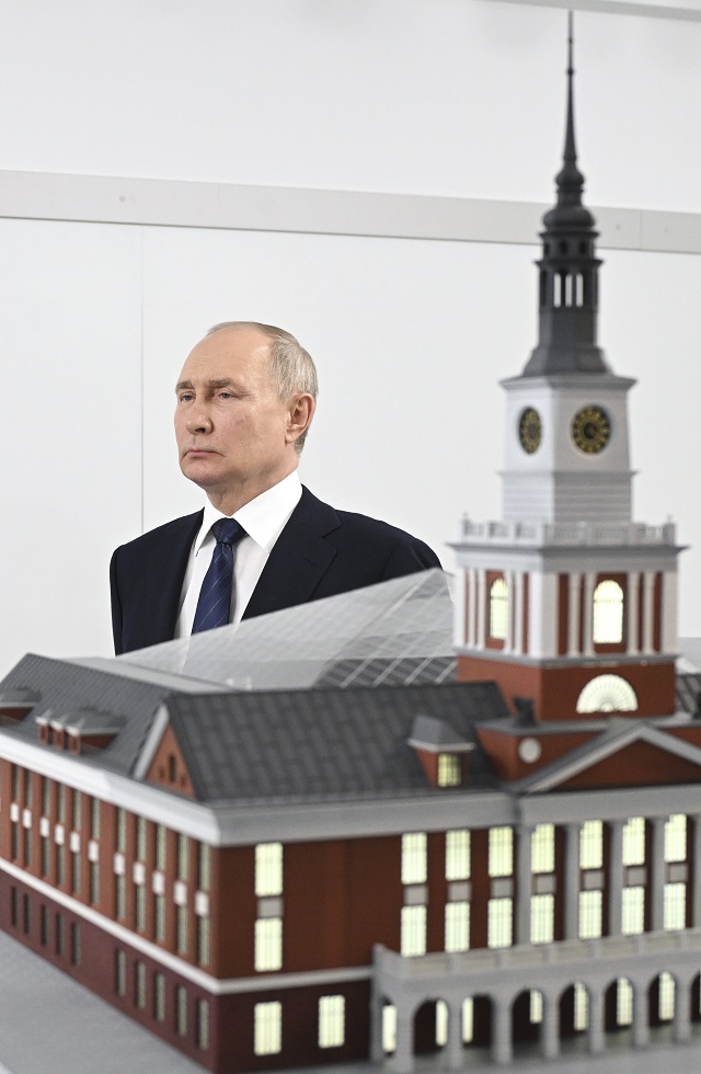В началото на 2024 г. Путин одобри нов проект за кампус на Университета „Имануел Кант“ в Калининград. Снимка: ЕПА/БГНЕС - Путин получи забрана да цитира Кант