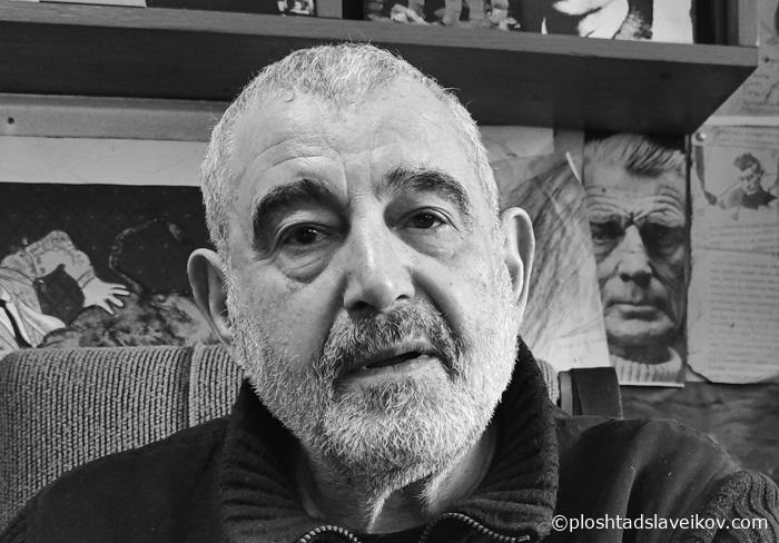 „Нивото на еволюционното ми развитие е доста под това на Христос -
когато ми ударят лявата буза, не подлагам и дясната“, казва Иван Добчев. Снимка: Диляна Димитрова/Площад Славейков - Свободата за Иван Добчев е като яздене на кит в небето