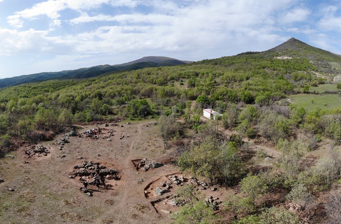 Ареологическият обект край село Палат, Струмни, където са открити богатите тракийски погребения. Снимка: Археологически музей - Сандански - Тракийско злато откриха по поречието на Струма