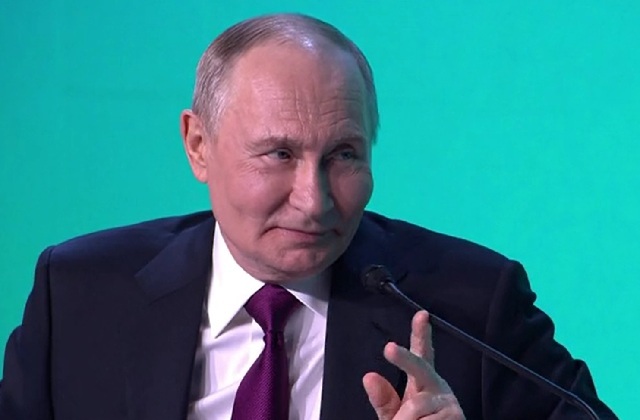Путин твърди, че не е важно колко се живее, а как, което зависи от „традиционните ценности“. Снимка: Кремлин.ру - Путин обеща на руснаците да живеят до 150 години