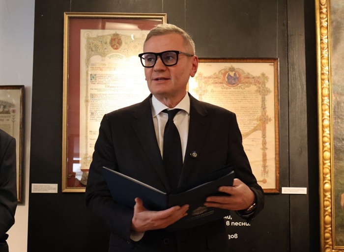 „Българите сме сила, когато сме единни и се подкрепяме“, е заявил министърът на културата в телефонния разговор с Дара. Снимка: Министерство на културата - Министър Евтим Милошев се обади на Дара по телефона