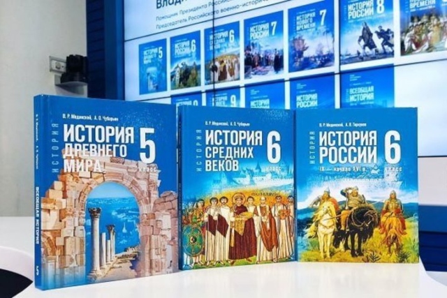 Руските ученици ще бъдат обучавани да дават „приоритет на духовното пред материалното“. Снимка: Владимир Медински/Телеграм - „Нов език“ въвеждат в единните учебници в Русия