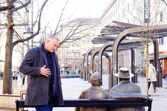 „Защо Господинов да вземе Нобел, като Славейков не го взе?“, пита съкрушеният защитник на литературните традиции. Снимка: Гергана Димитрова/„Площад Славейков“ - Да бъде забранена новата българска литература!