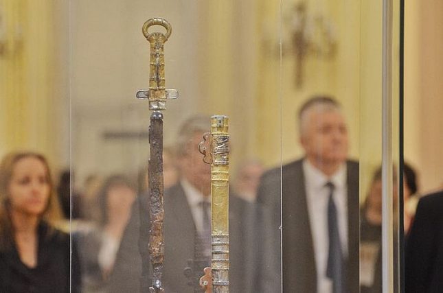 Парадният меч на хан Кубрат бе показан в София през 2019 г. Снимка: Емил Георгиев/Площад Славейков - Ще поискаме ли от Русия съкровището на хан Кубрат?