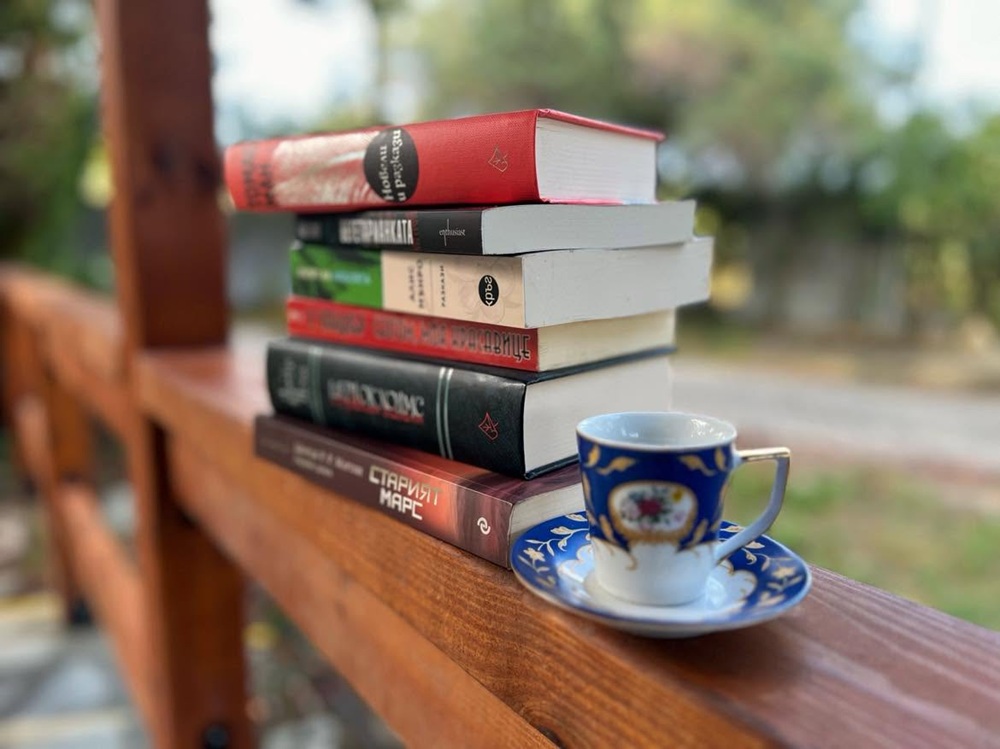 Снимка: „Площад Славейков“ - Топ 10 на Книжен център „Гринуич“