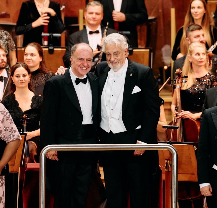 Найден Тодоров и Пласидо Доминго са работили добре на „Опералия” през 2025 г. Снимка: Софийска филхармония - Найден Тодоров дирижира конкурса на Пласидо Доминго в Китай